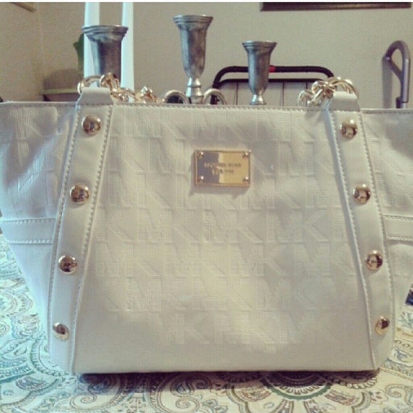 JUST LOWERED PRICE! authentic Michael kors purse!