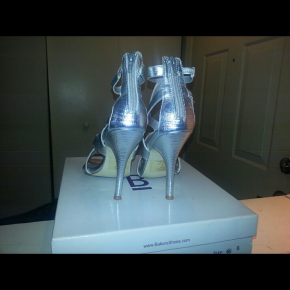 Bakers Silver Open Toe Shoes - Picture 2 of 4