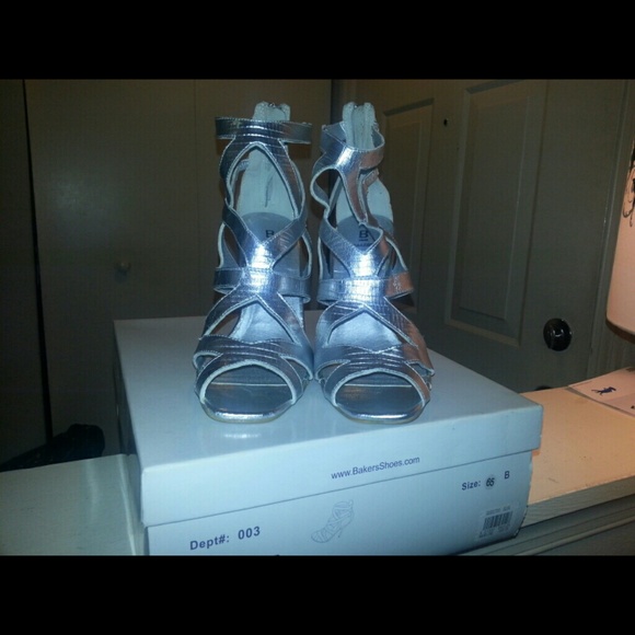 Bakers Silver Open Toe Shoes - Picture 3 of 4