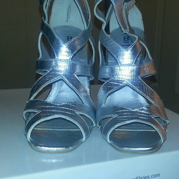 Bakers Silver Open Toe Shoes - Picture 4 of 4