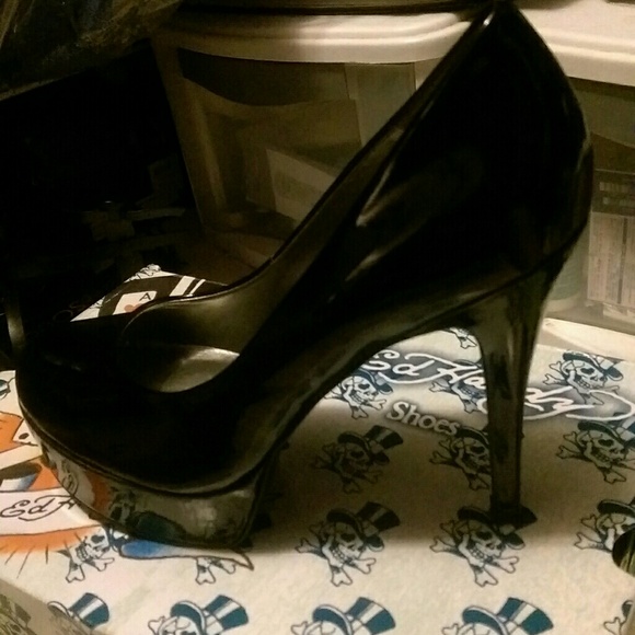 Guess High Heel shoes - Picture 1 of 4