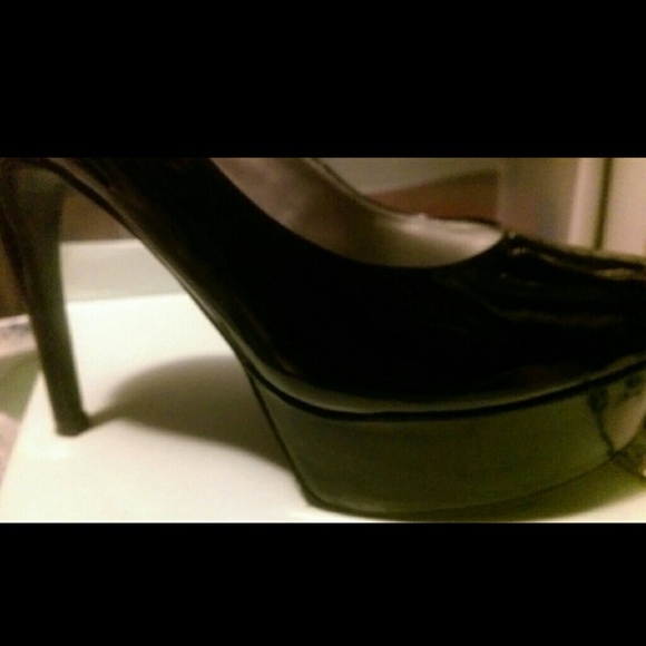 Guess High Heel shoes - Picture 3 of 4