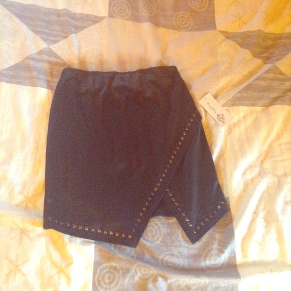 💕black studded  skirt 💕