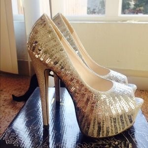 Silver heels . 6 inches comfy shoes