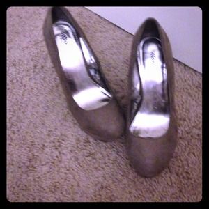 High closed wedged heels