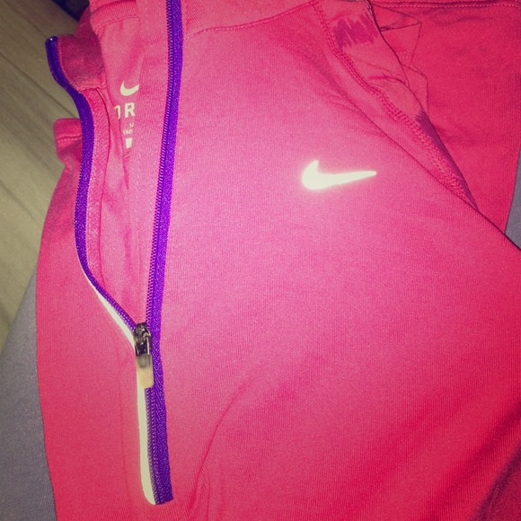 Nike Therma-Fit Long Sleeve size Small thermal