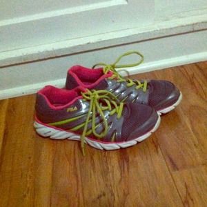 Fila woman's running shoes