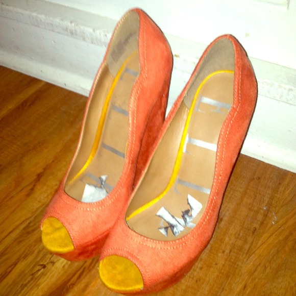 Elle peep toe wedges