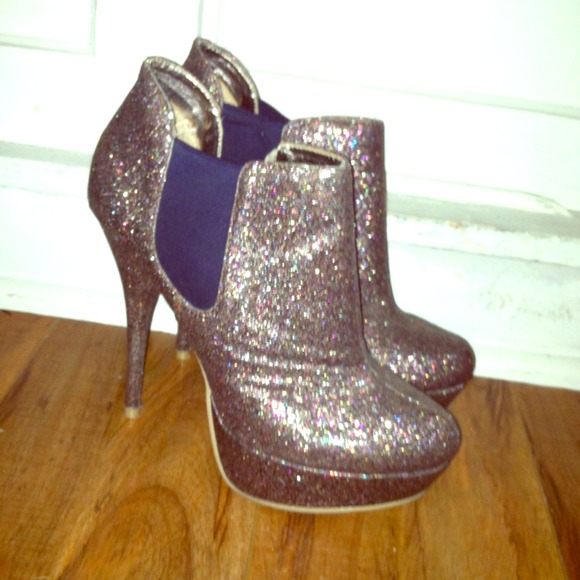 Steve Madden Sparkled Booties