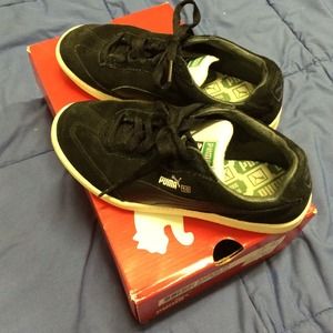 Puma Black Suede Shoes - Tennis Shoes. Size 4.5 Youth