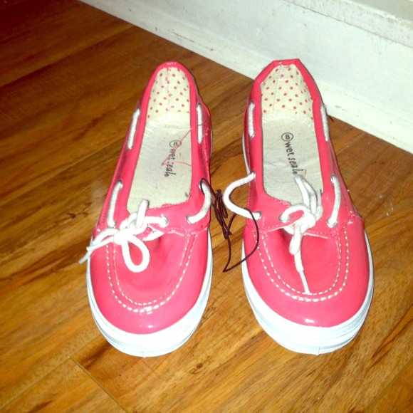 Hot pink pleather Wet Seal Loafers.