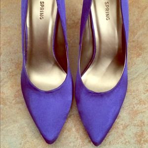 NWOT Satin blue Call it Spring heels size 8.