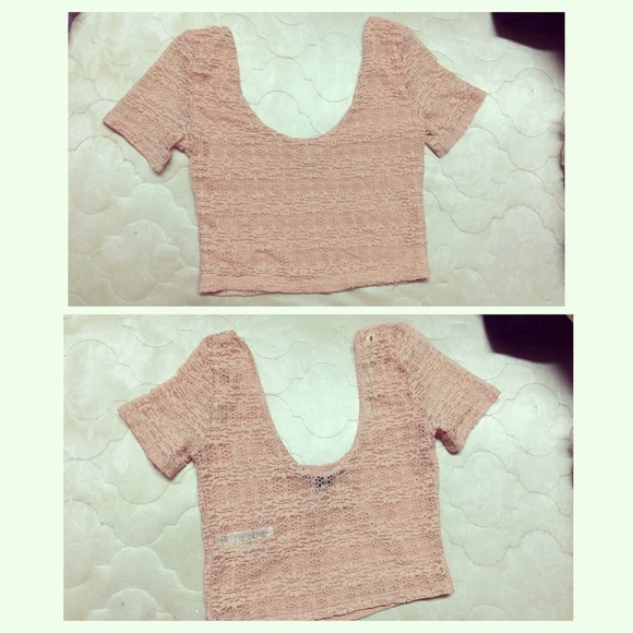 Forever 21 crocheted lace crop too - Picture 1 of 1
