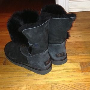 Black bailey button uggs