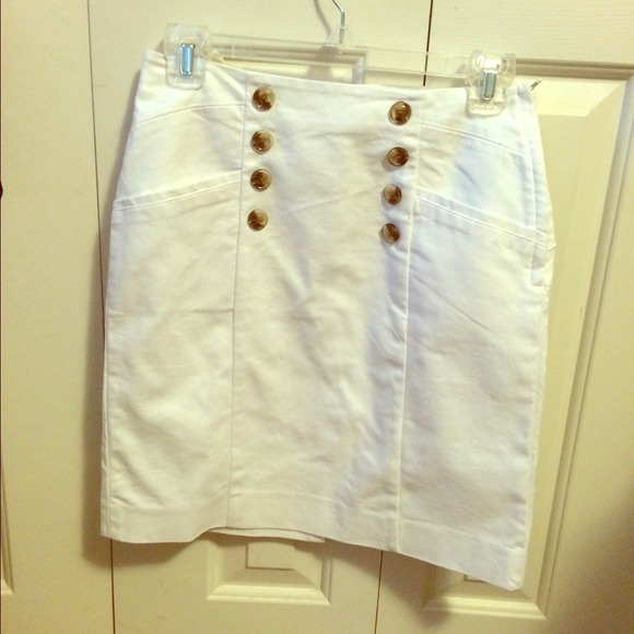 *REDUCED*Off white Banana Republic skirt