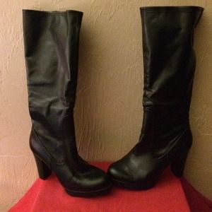 Mossimo tall synthetic platform black boots 6