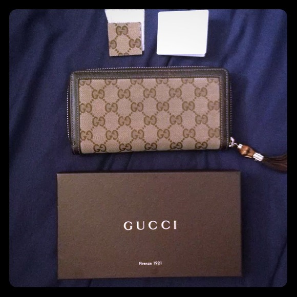 💯 authentic Gucci monogram tassel zip wallet