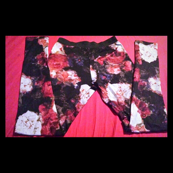 ❌❌🚫SOLD ❌❌❌🚫ZARA leggins perfect for fall