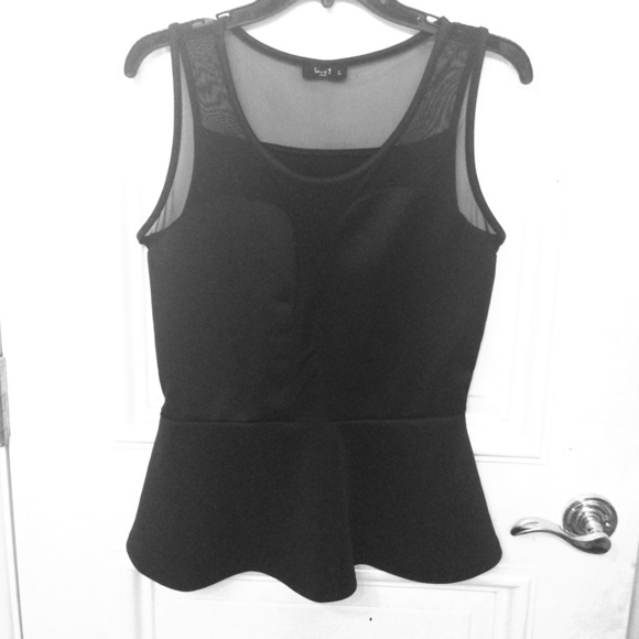 ✨Sexy black top✨