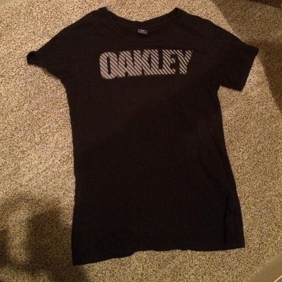 Fitted Oakley shirt