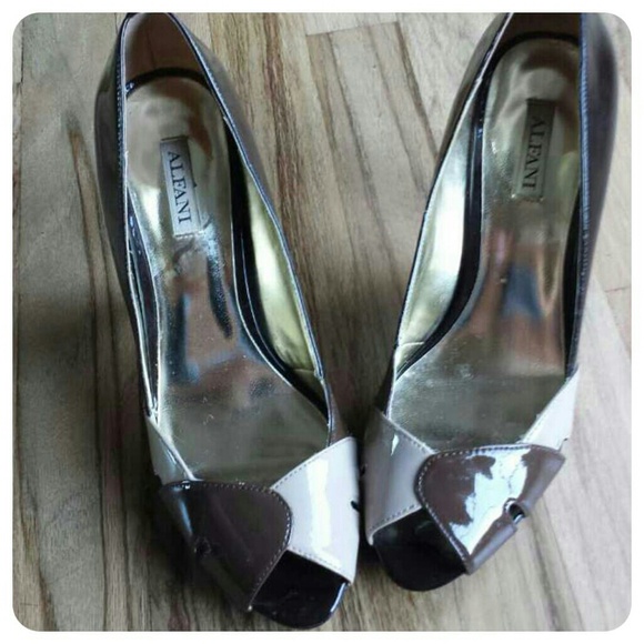 Gifted-Alfani Chocolate & Taupe Peep Toe Heels - Picture 2 of 3