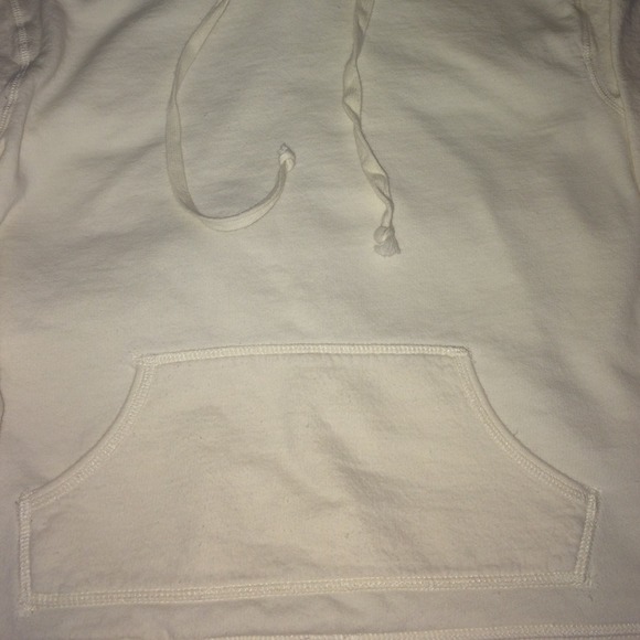 Cream colored hoodie with pouch size small - Picture 3 of 4
