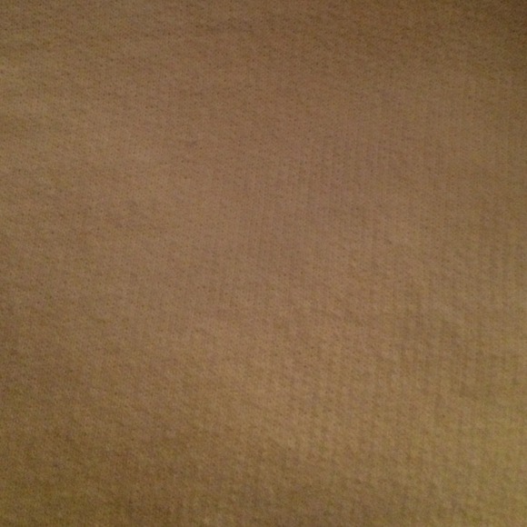 Cream colored hoodie with pouch size small - Picture 4 of 4