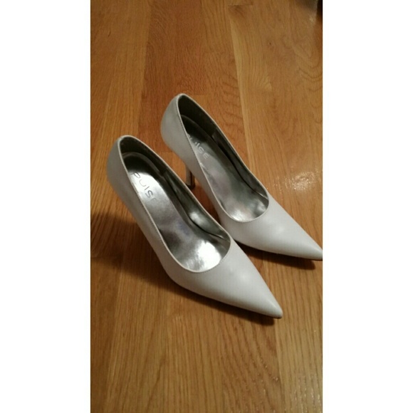 White cute pumps