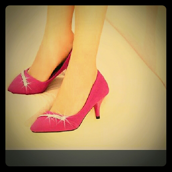CLASSY suede pumps