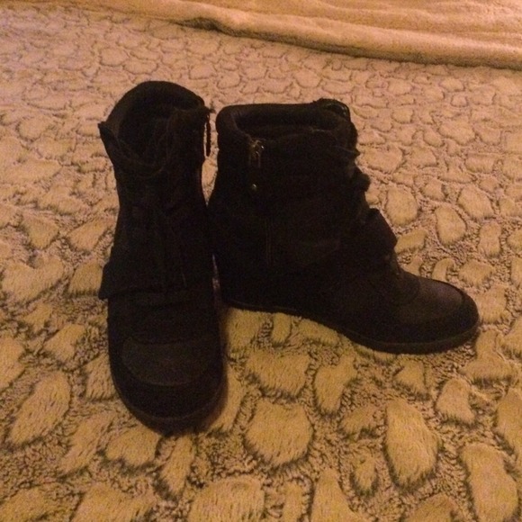 Vera wang black wedge sneackers