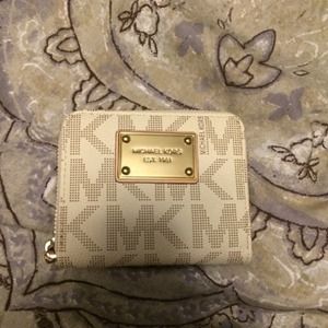 ❌SOLD❌ NWOT Michael Kors Signature wallet
