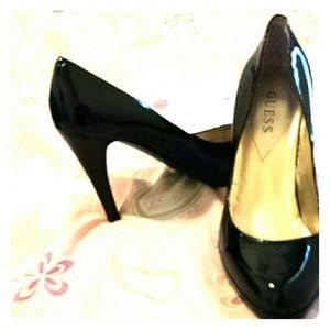 7 1/2 sized  " Guess " Heels
