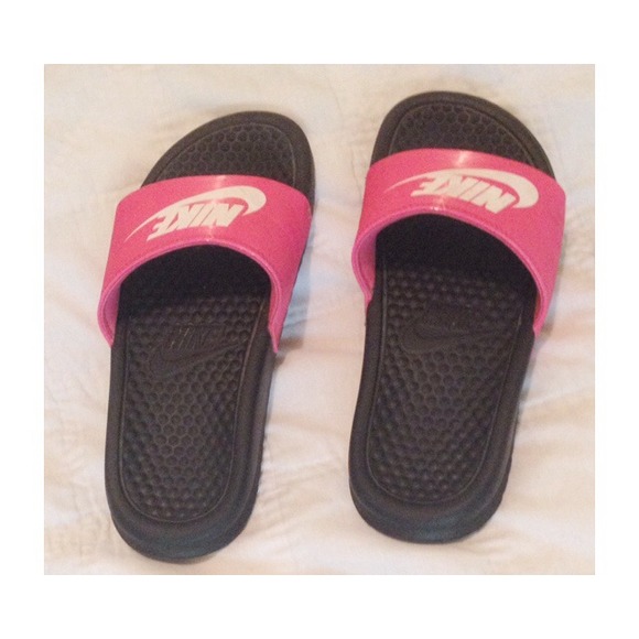 ❌LAST CHANCE❌ Nike slides! 😘