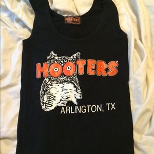 Hooters black top