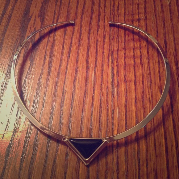 Collar necklace with black stone