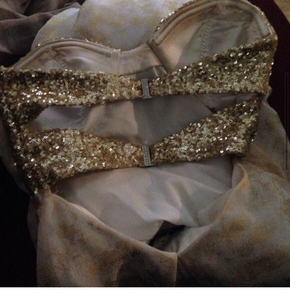 Gold and white dress! - Picture 3 of 4