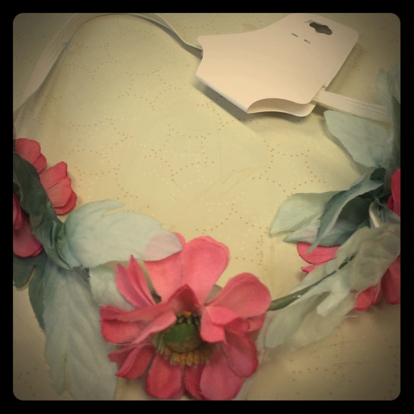 NWT Flower head band - Picture 1 of 3
