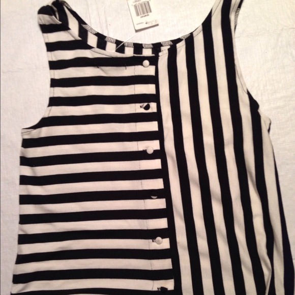 Black and white stripe crop top - Picture 3 of 3