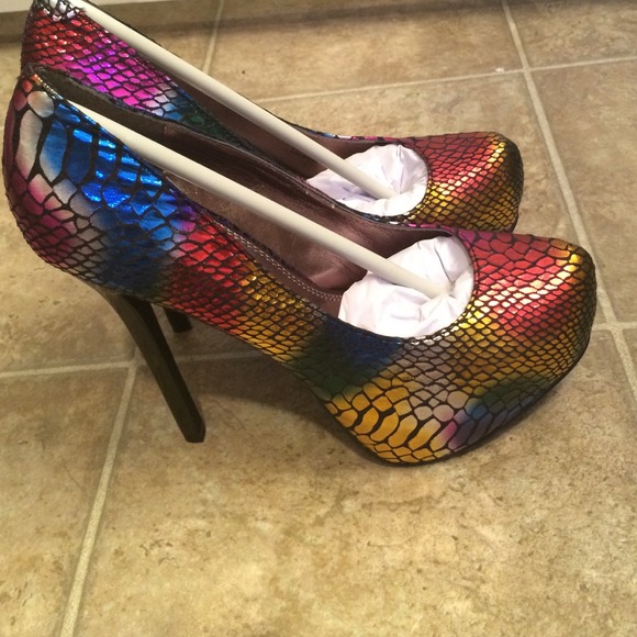 Steve Madden Shoes - **SOLD IN BUNDLE**Multi color Steve Madden heels
