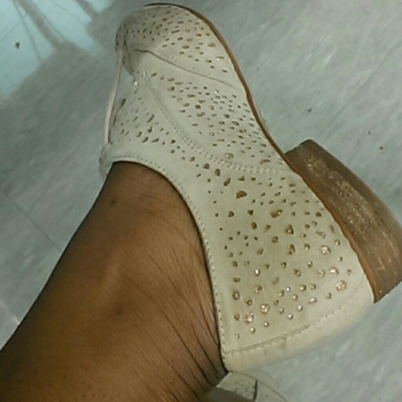 Shoes - Picture 2 of 4