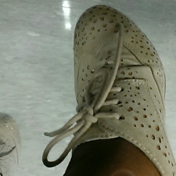 Shoes - Picture 3 of 4