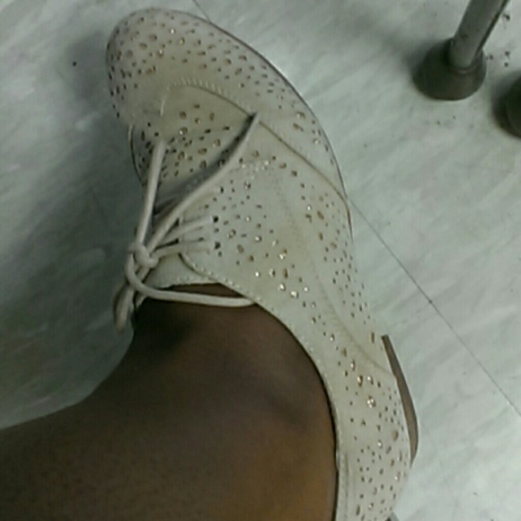 Shoes - Picture 4 of 4