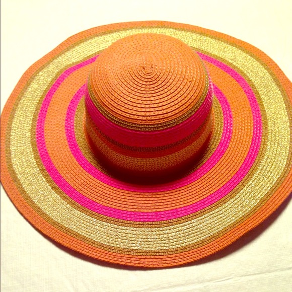 Wide brim hat