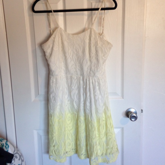 White and Yellow lace dress - Picture 1 of 2