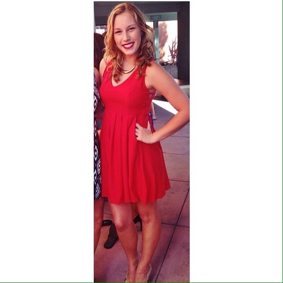 Red Dress - Picture 3 of 3