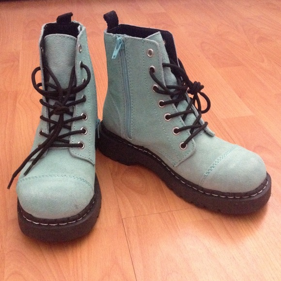 NWT Mint Anarchic boots