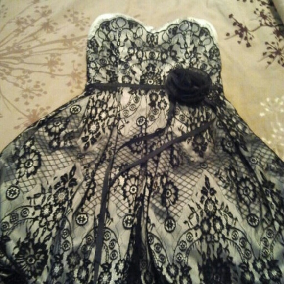 Bebe fit to flare dress. - Picture 1 of 3