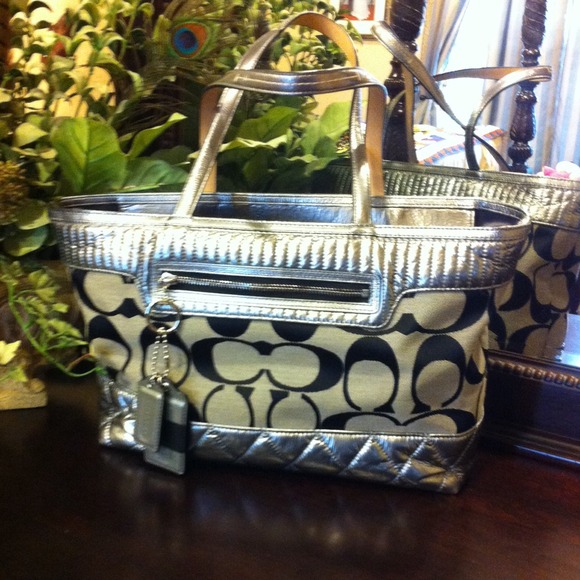 100% Auth. COACH Purse- final price