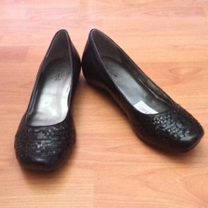 NWOT Kenneth Cole Reaction flats