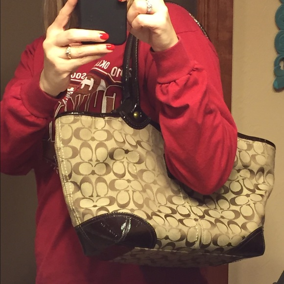 100% AUTH. COACH Purse- brown/tan- final price - Picture 4 of 4